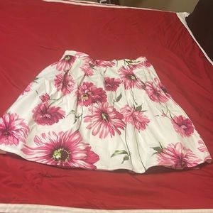 Flowered skirt by Roz &Ali. Excellent condition. Size 14